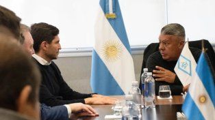 El gobernador Maximiliano Pullaro fue recibido por Chiqui Tapia en el predio que AFA tiene en Ezeiza.