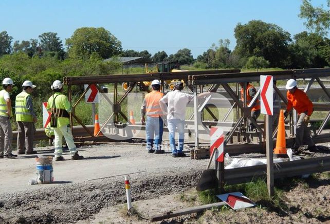 Imágenes de la instalación del puente Bailey en Coronda.