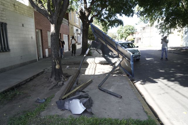 La esquina de Italia y Juan Canals donde robaron el celular a un anciano