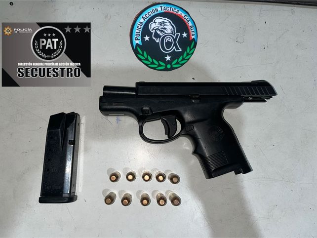 Dos adolescentes y un joven detenidos en barrio Tablada por tener un arma de fuego.