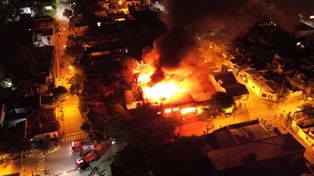 El efecto del incendio podía verse desde otras localidades.