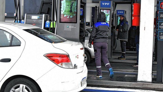 YPF aumentó los combustibles en la ciudad de Santa Fe: la nafta súper superó los $2.100 y llenar el tanque cuesta más de $94.000.