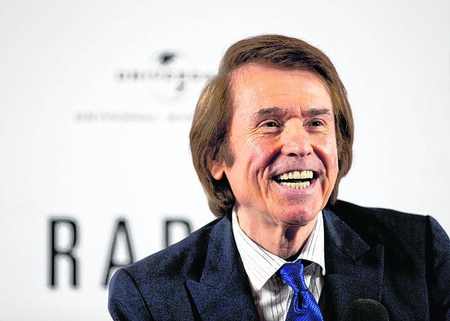 El Divo de Linares. Raphael aseguró que así como hay gente que le gusta ir a la playa y tumbarse al sol a él le gusta el escenario y cantar.&nbsp;