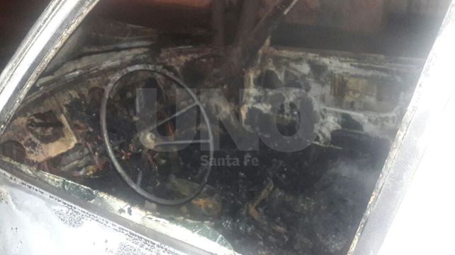 Camioneta incendiada.