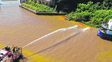 operativo &nbsp;Brigadas de compañías especializadas de la región colaboraron para contener la mancha de aceite a la altura del arroyo San Lorenzo.