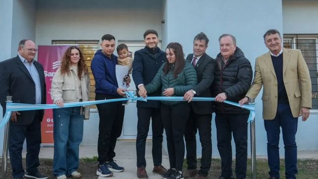 Pullaro y Michlig recorrieron y habiltaron obras en C. Bossi y en 2 Rosas y La legua e inauguraron 24 viviendas en Suardi