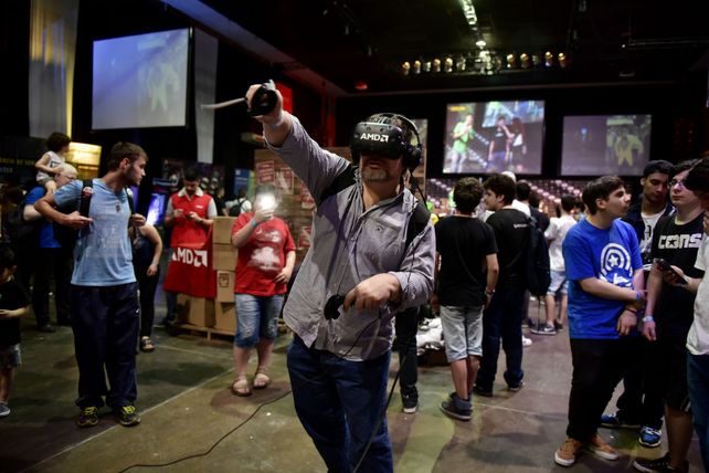 Atracciones. Los juegos de realidad virtual fueron la vedette de la jornada en el salón Metropolitano. &nbsp;