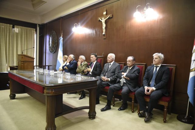 El diputado Miguel Rabbia presentó un proyecto para reducir los miembros de la Corte Suprema provincial. El oficialismo busca ampliarla