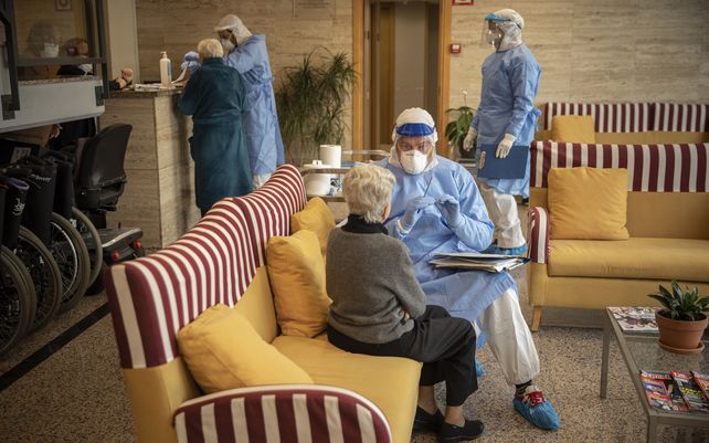 Médicos denuncian amenazas por temor al contagio del coronavirus
