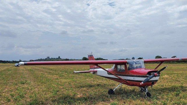 La avioneta se quedó sin combustible y tuvo que aterriza de emergencia en Victoria.