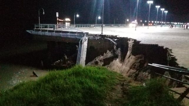 Video: Se produjo un desmoronamiento en la barranca de la zona del parque España