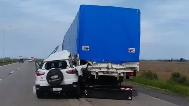 Dos choques fatales en pocas horas en la autopista Rosario-Córdoba: una mujer y un camionero murieron