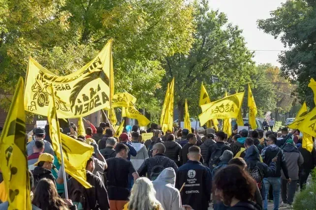 Efecto dominó: el paro de Asoem por Sauce Viejo deja sin servicios a Santa Fe y la región.