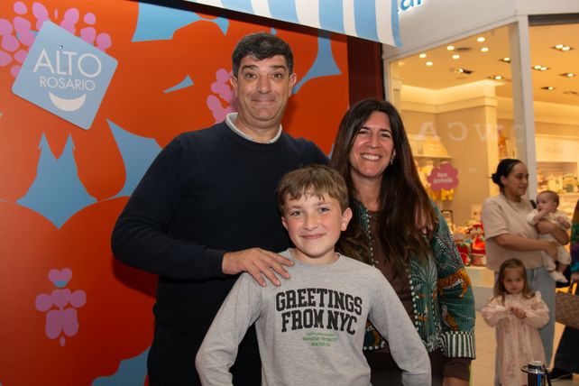 Juan Pablo y Felipe Calvi y Julia Kovacevich