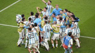 Los jugadores argentinos festejan la victoria del pase a la semifinal.
