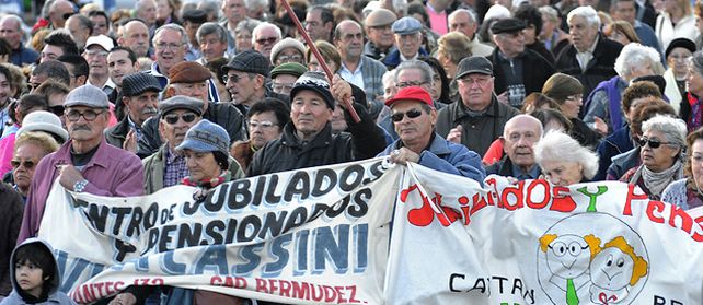 Cientos de jubilados y pensionadas clamaron en forma pacífica por las prestaciones que no tienen en la ciudad desde febrero
