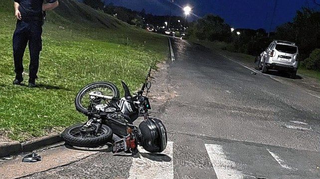 El accidente ocurrió en la intersección de calles Blas Parera y José Hernández de Paraná. Hubo dos heridos.