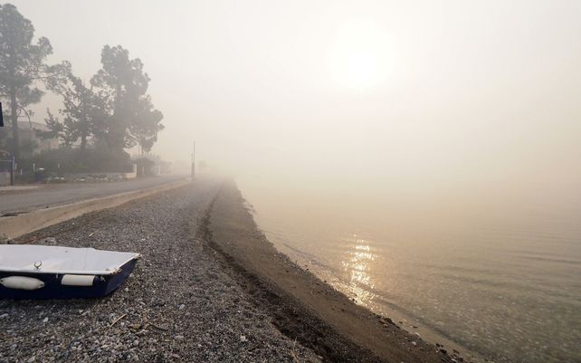 Grecia batalla contra los incendios a las puertas de Atenas