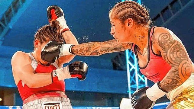 Debora Dionicius registra un récord de 35 victorias y cinco derrotas en el ámbito rentado.