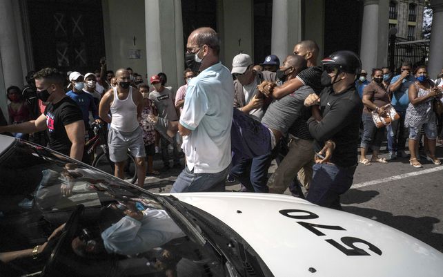 Duras protestas contra el gobierno de Cuba