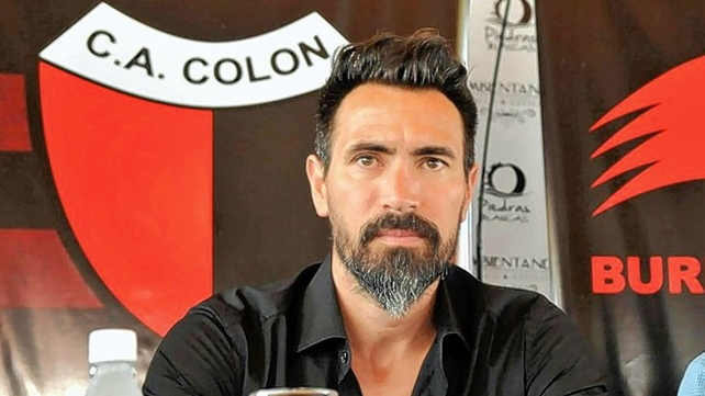 Domínguez cumplirá ante Racing 100 partidos como DT de Colón