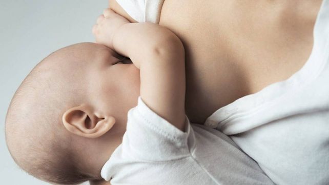La lactancia siempre es beneficiosa, dicen los médicos. No hay relación entre dar la teta y la aparición de cáncer 