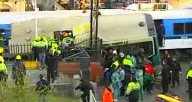 Primeras im&aacute;genes del tr&aacute;gico accidente ferroviario en Flores (video)
