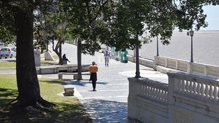 Un viernes soleado y con temperaturas primaverales en la ciudad