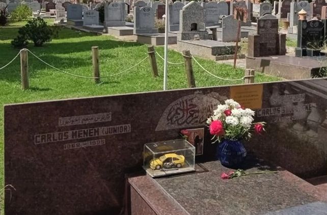 Profanaron las tumbas de Carlos Menem y su hijo en el Cementerio Islámico
