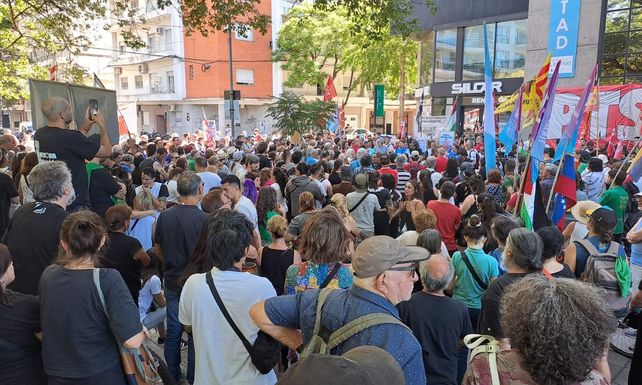 Manifestantes se solidarizaron con el pueblo de Venezuela y contra la intervención militar.
