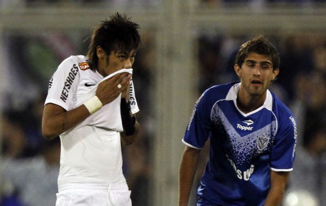 Neymar (camiseta blanca) es la estrella del conjunto brasileño.