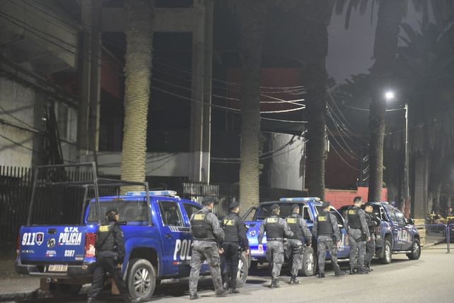 Allanaron el estadio de Newells en busca de la bandera de Los Monos