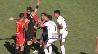La roja está en las manos del árbitro para Mateo Yaszczuk, el zaguero central de Central Córdoba.