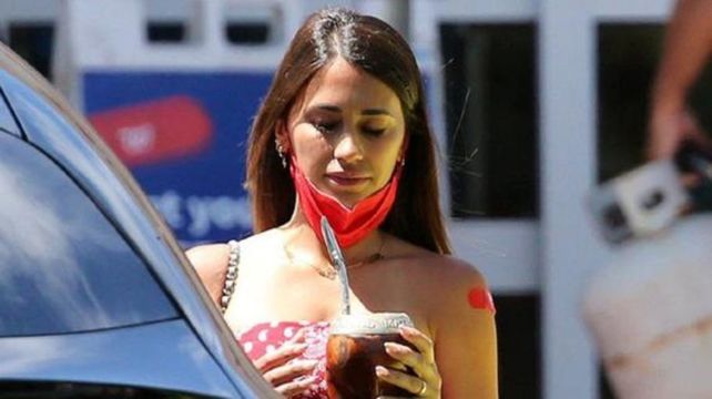 Lionel Messi y Antonela Roccuzzo sorprendidos cuando salían de una farmacia en Miami