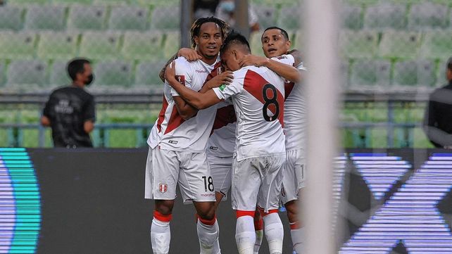 Perú derrotó a Venezuela por 2-1 y se ilusiona con clasificar al Mundial de Qatar.