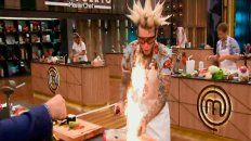 Fuego. Una llamarada se apoderó del plato que estaba preparando Alex Caniggia. Fuego. Una llamarada se apoderó del plato que estaba preparando Alex Caniggia.