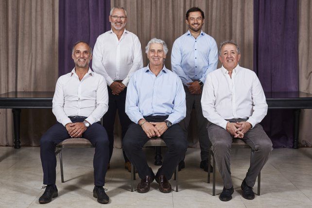 Mesa chica. Travaglini junto a Páez Molina, Corbalán Costilla, Dobal y Matías Gorosito.