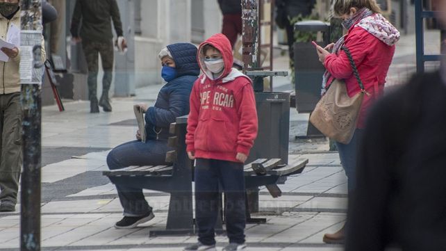 La OMS recomendó tapabocas en niños a partir de los 12 años