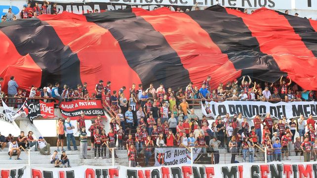 Tribuna recuperada. Desde la Policía se dijo que a Grella volverán a ingresar las familias.