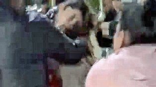Violento enfrentamiento entre mujeres en Chajarí: intervención policial tras pelea en la vía pública.