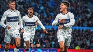 Benjamín Domínguez festeja el gol del triunfo ante Racing.