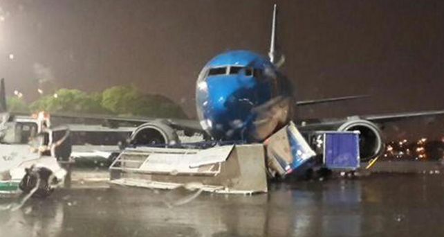 El video de los aviones que terminaron dañados en Aeroparque por el temporal
