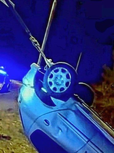 Sacó el auto sin autorización de sus padres y lo volcó