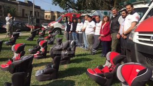 La provincia entregó butacas booster para el traslado de niños en minibuses sanitarios
