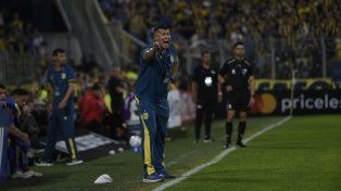Jorge Almirón probó el equipo de Central que este domingo irá en busca de los cuartos de final ante Independiente.
