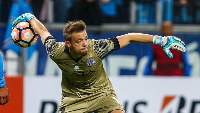 Un uruguayo por un ecuatoriano en el arco sabalero