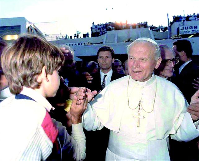Emoción. El papa Peregrino llegó alrededor de las 17 a Paraná
