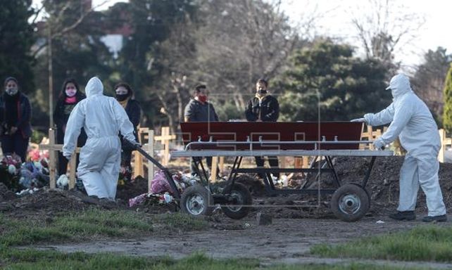 Argentina superó este miércoles los 100 mil fallecidos por covid.