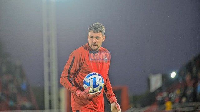 Julio Salvá sintió una molestia y dejó el 11 titular.