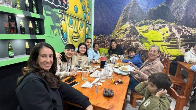 Platos ancestrales de Perú en mesas paranaenses
